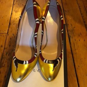 Gorgeous Gucci pumps with snake detail, Size 41